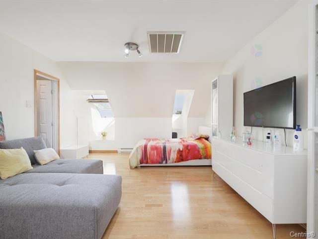 









2404


Rue de l'Acajou

,
Montréal (Saint-Laurent),




QC
H4R2R9

