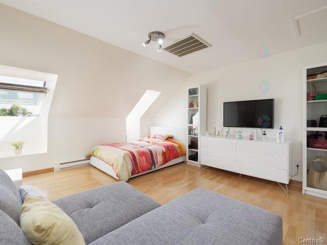 









2404


Rue de l'Acajou

,
Montréal (Saint-Laurent),




QC
H4R2R9

