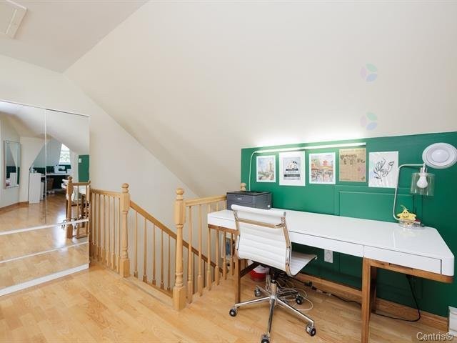 









2404


Rue de l'Acajou

,
Montréal (Saint-Laurent),




QC
H4R2R9

