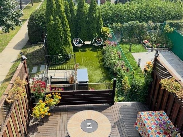 









2404


Rue de l'Acajou

,
Montréal (Saint-Laurent),




QC
H4R2R9

