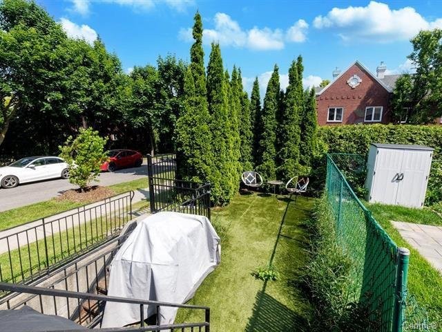 









2404


Rue de l'Acajou

,
Montréal (Saint-Laurent),




QC
H4R2R9

