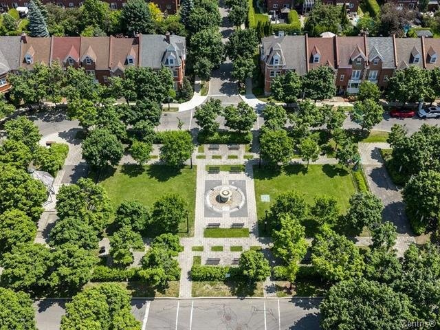 









2404


Rue de l'Acajou

,
Montréal (Saint-Laurent),




QC
H4R2R9

