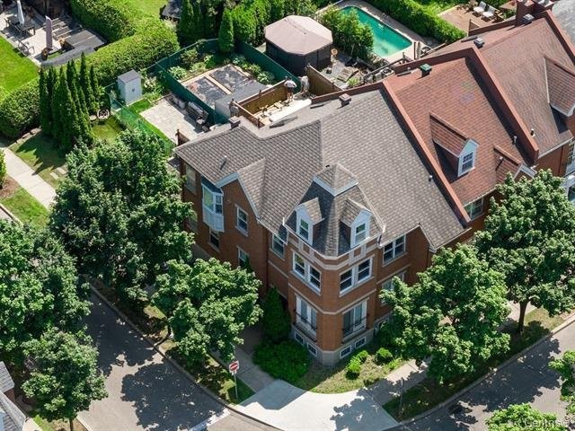 









2404


Rue de l'Acajou

,
Montréal (Saint-Laurent),




QC
H4R2R9

