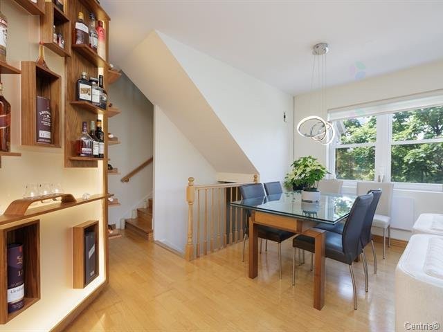 









2404


Rue de l'Acajou

,
Montréal (Saint-Laurent),




QC
H4R2R9

