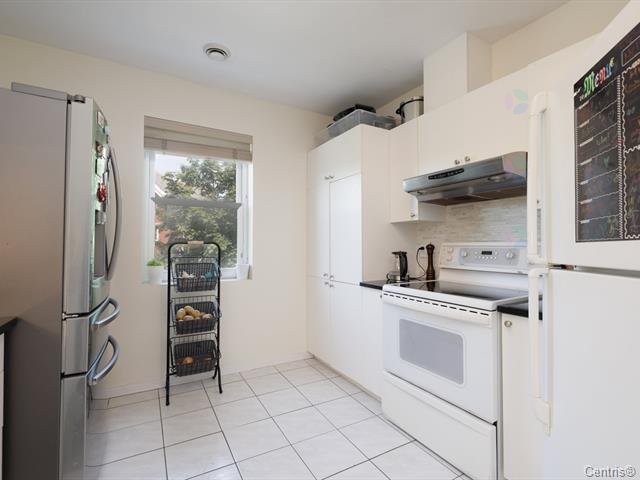 









2404


Rue de l'Acajou

,
Montréal (Saint-Laurent),




QC
H4R2R9

