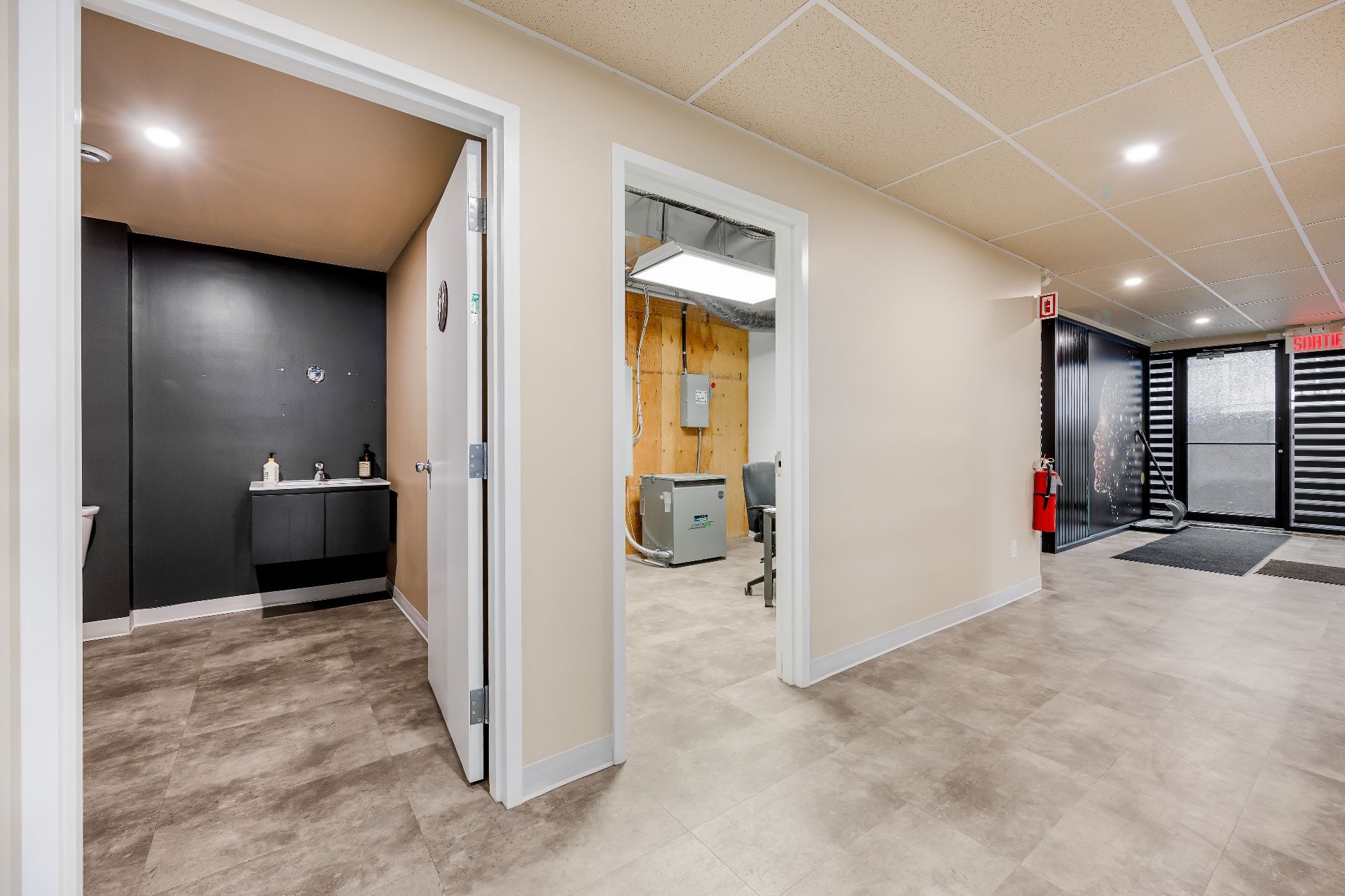 









460


Rue St-Charles O.

, A,
Longueuil (Le Vieux-Longueuil),




QC
J4H1G4

