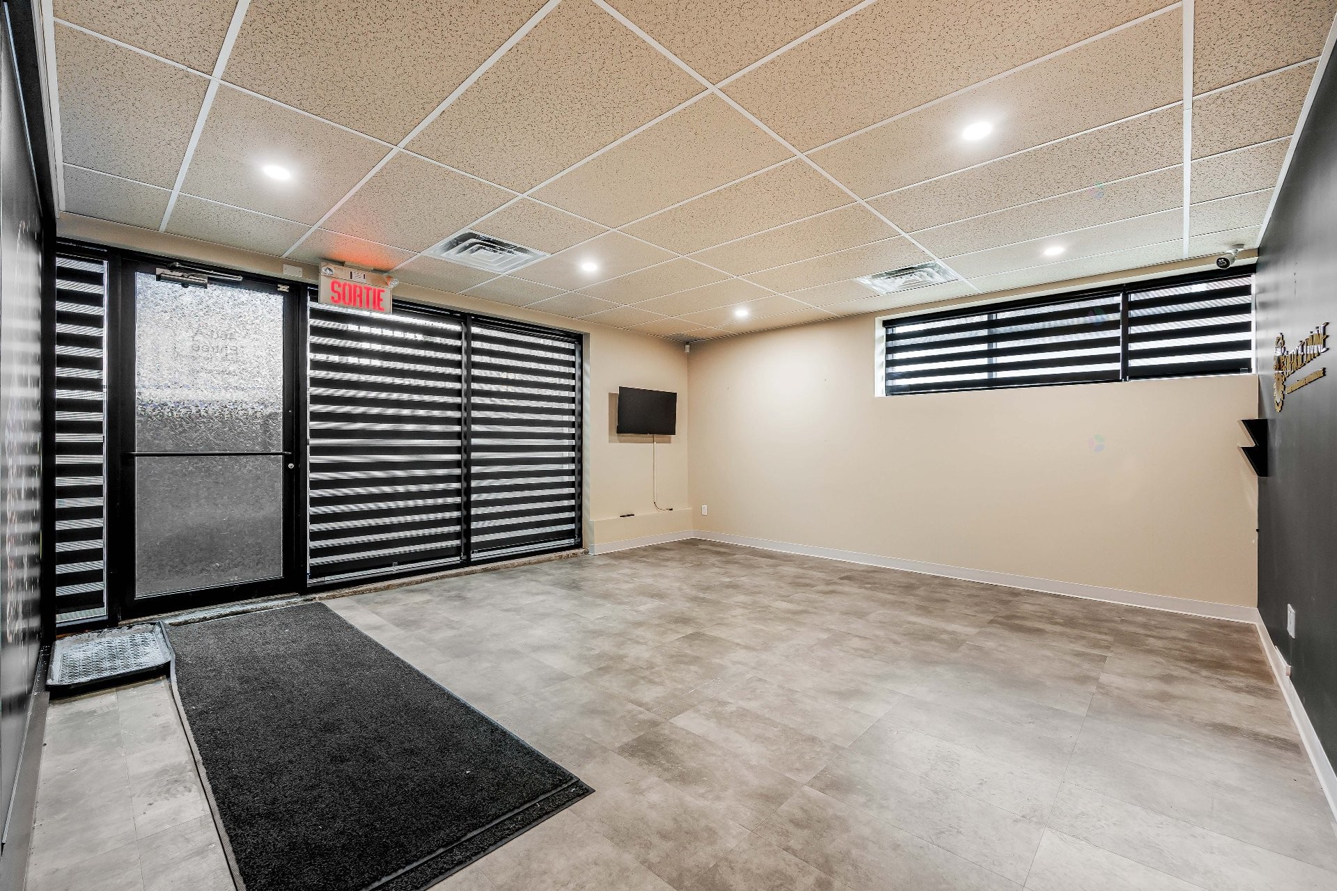 









460


Rue St-Charles O.

, A,
Longueuil (Le Vieux-Longueuil),




QC
J4H1G4

