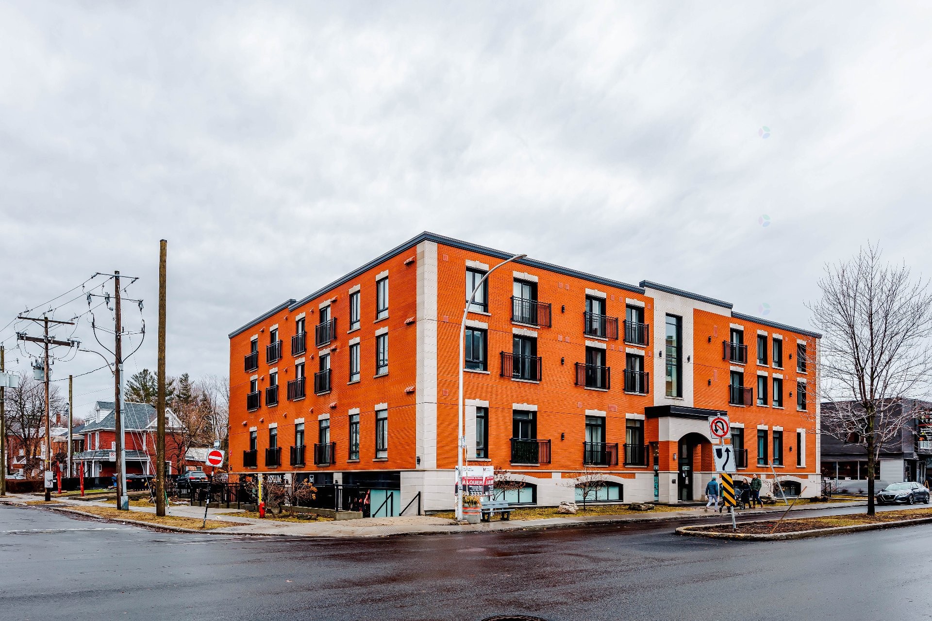 









460


Rue St-Charles O.

, A,
Longueuil (Le Vieux-Longueuil),




QC
J4H1G4

