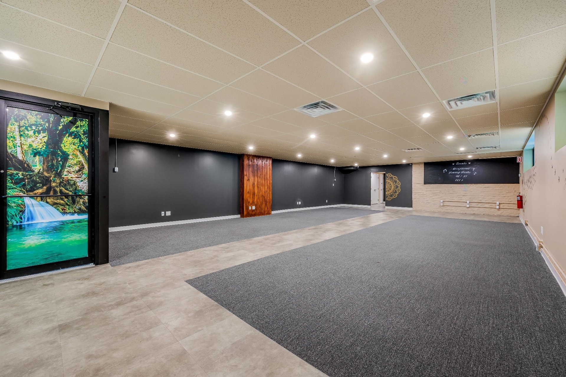 









460


Rue St-Charles O.

, A,
Longueuil (Le Vieux-Longueuil),




QC
J4H1G4

