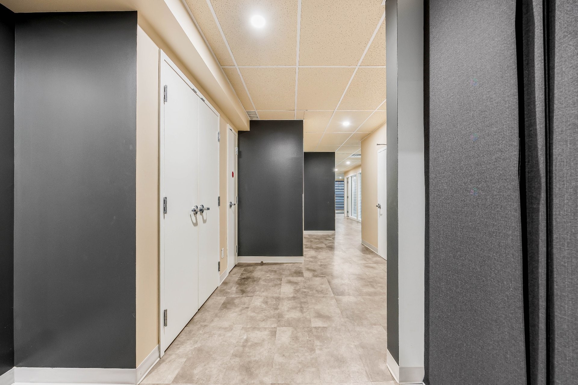 









460


Rue St-Charles O.

, A,
Longueuil (Le Vieux-Longueuil),




QC
J4H1G4

