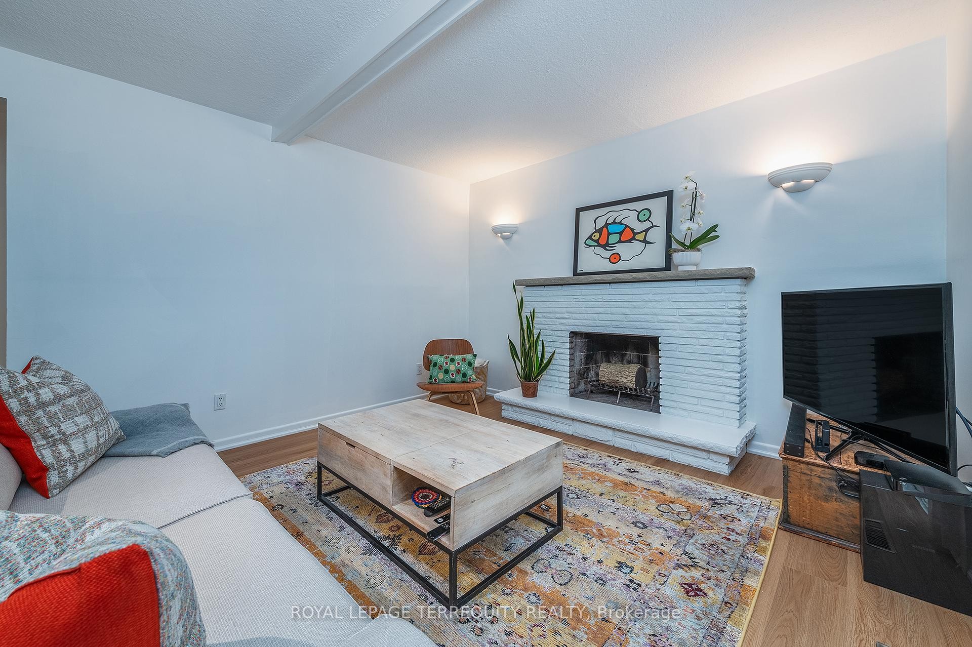 









6


Earlington

Avenue,
Toronto,




ON
M8X 2N5

