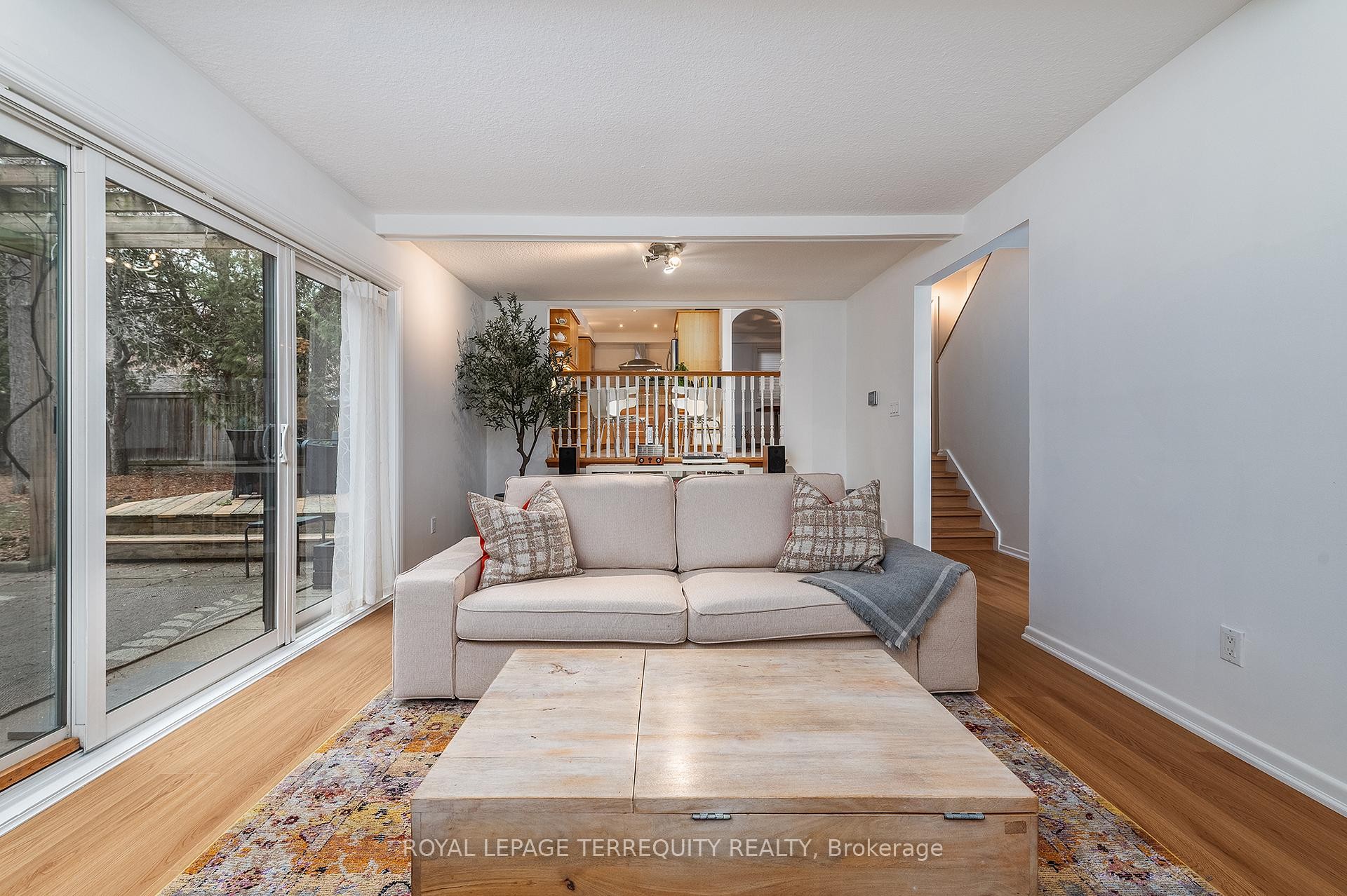 









6


Earlington

Avenue,
Toronto,




ON
M8X 2N5

