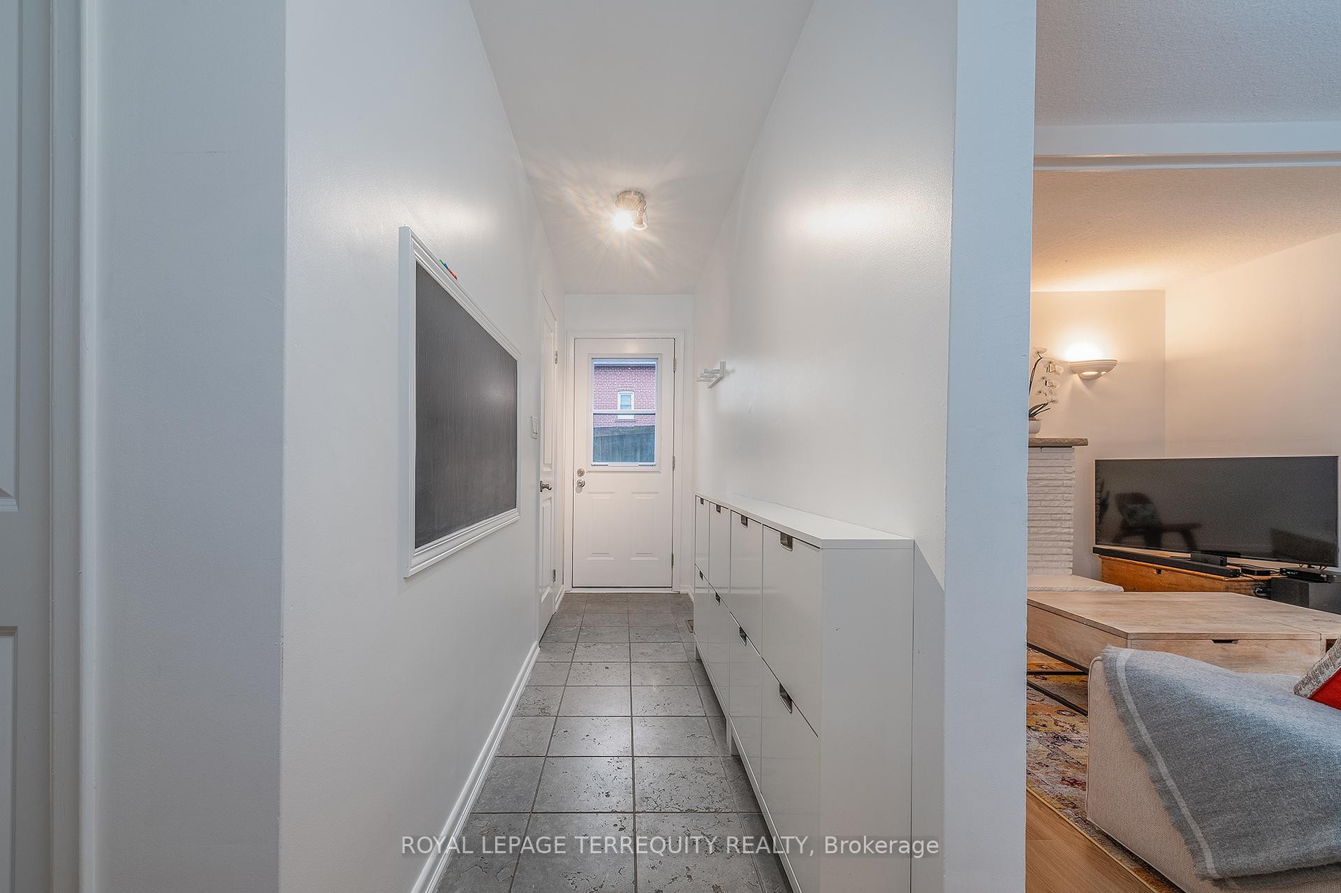 









6


Earlington

Avenue,
Toronto,




ON
M8X 2N5

