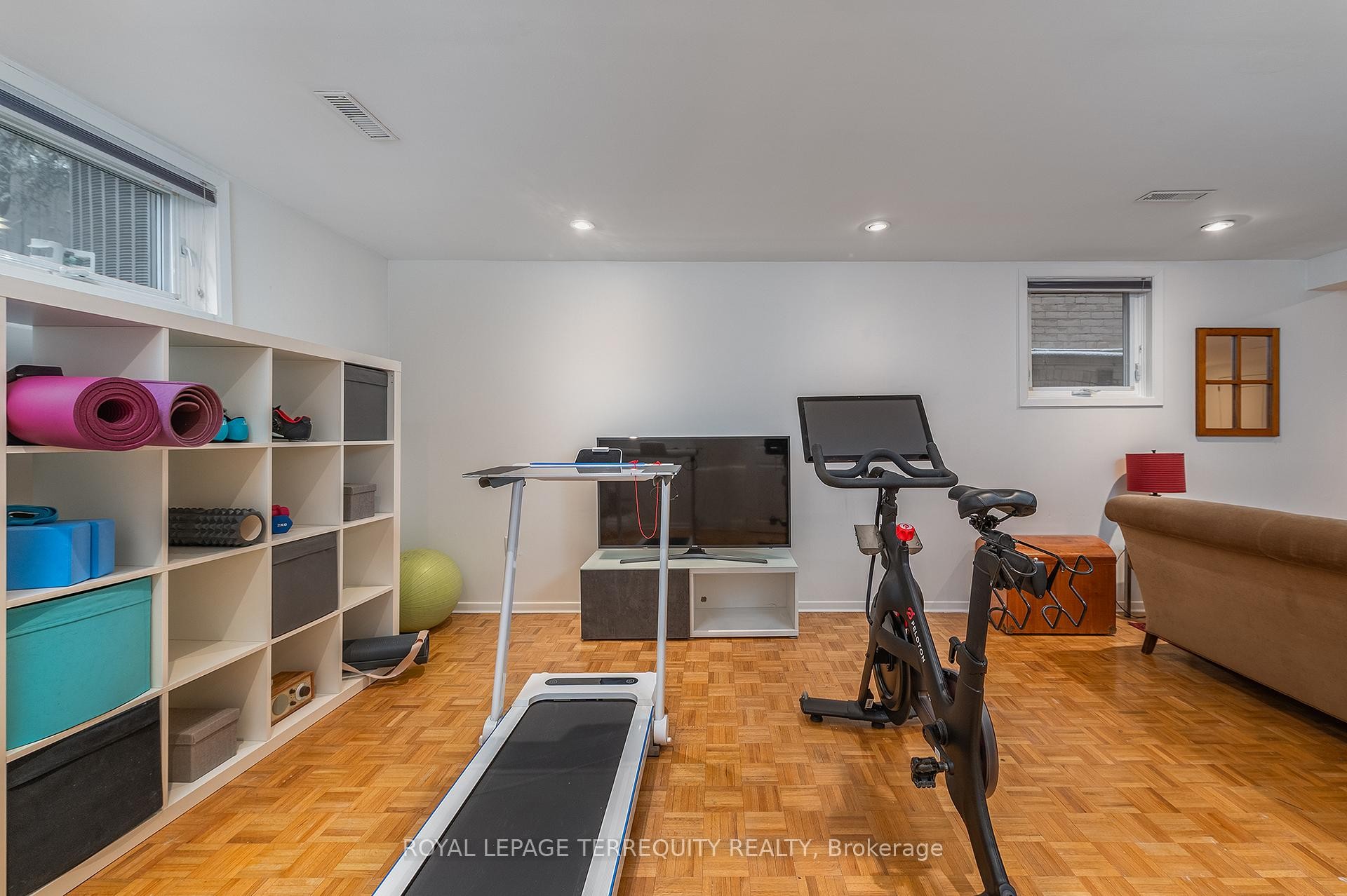









6


Earlington

Avenue,
Toronto,




ON
M8X 2N5

