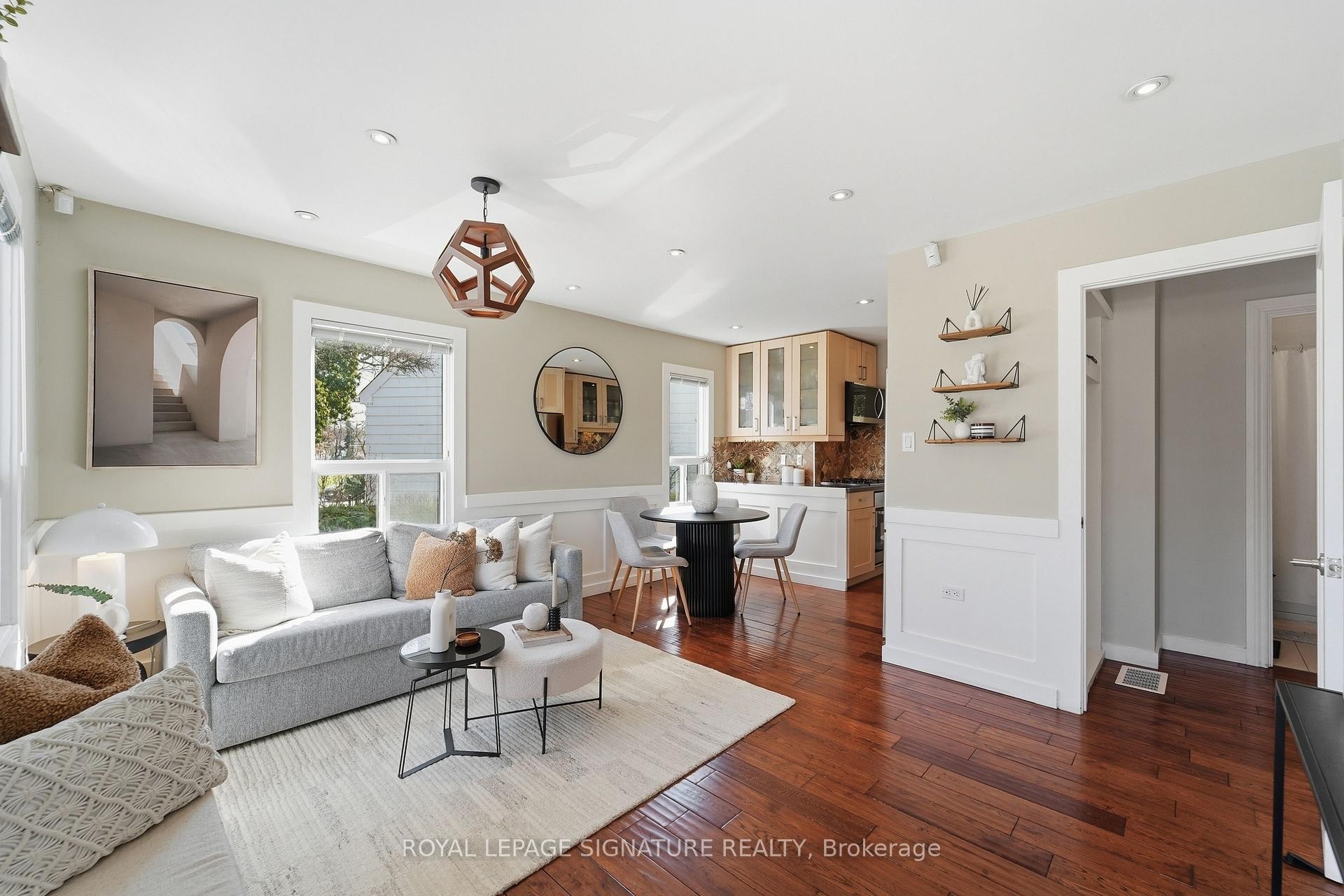 









33


Cochrane

Drive,
Toronto,




ON
M8Z 3Z4

