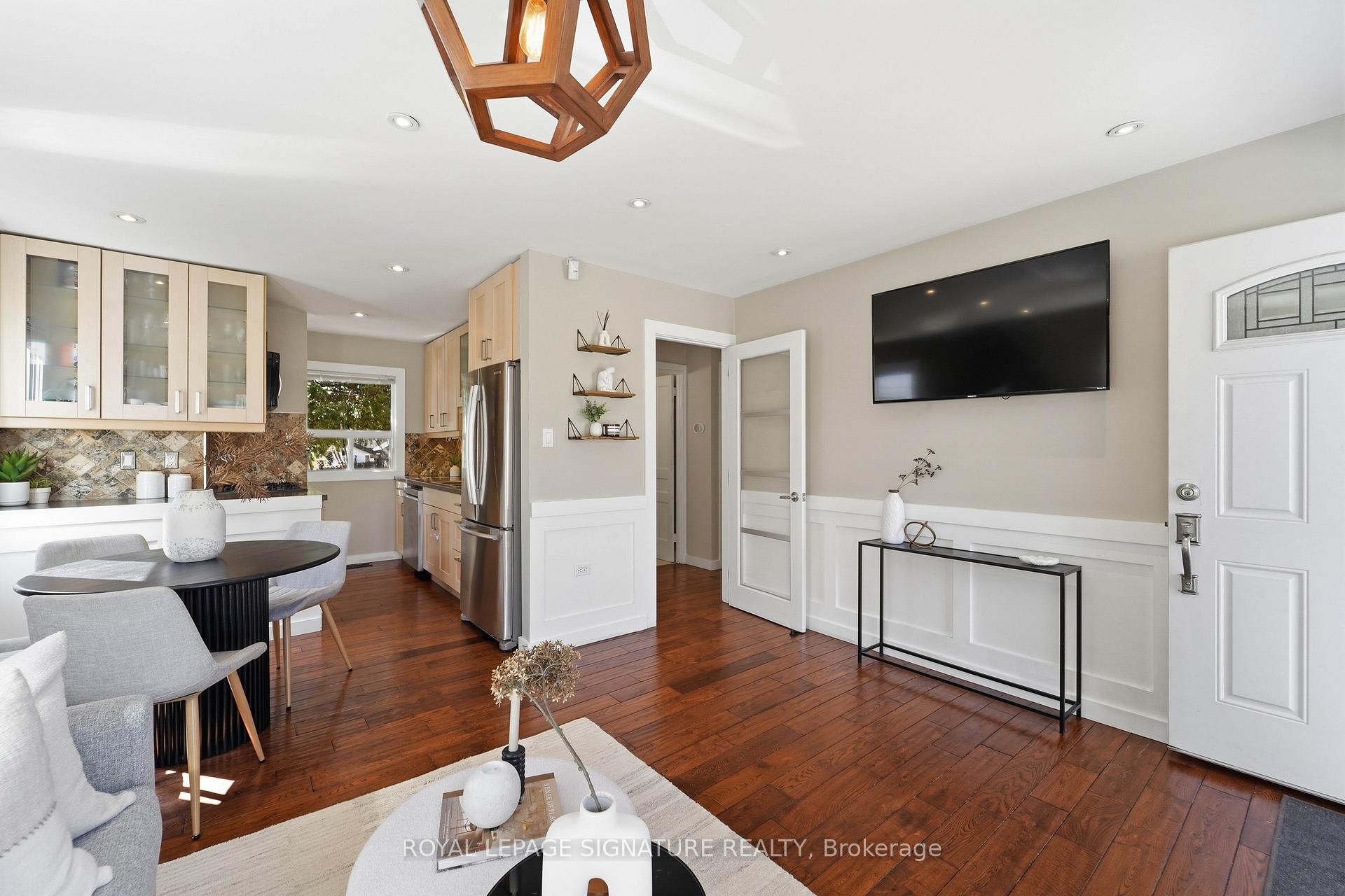 









33


Cochrane

Drive,
Toronto,




ON
M8Z 3Z4

