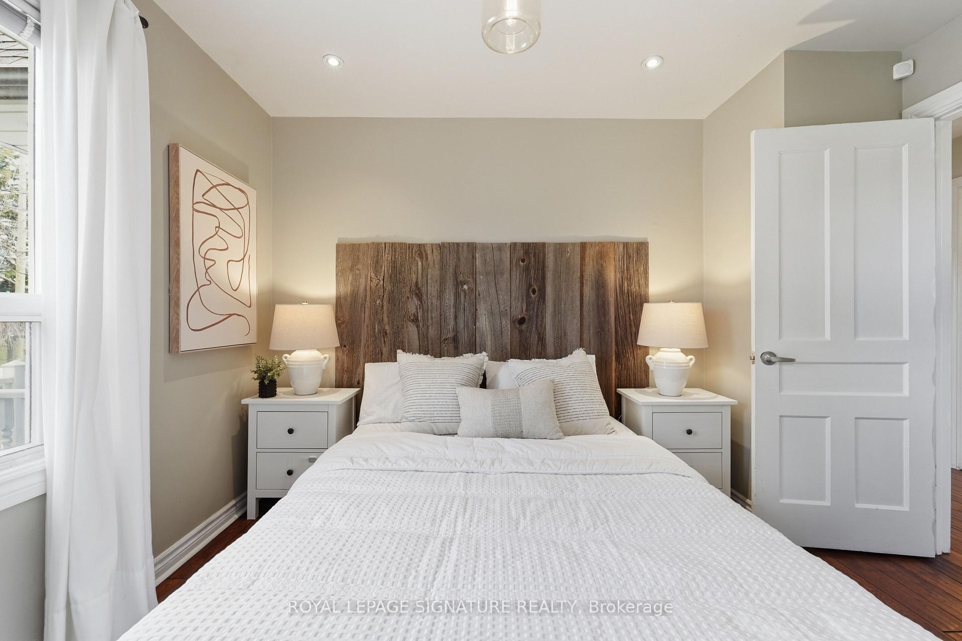 









33


Cochrane

Drive,
Toronto,




ON
M8Z 3Z4

