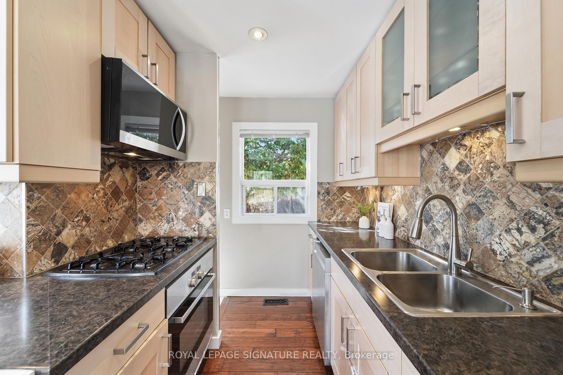 









33


Cochrane

Drive,
Toronto,




ON
M8Z 3Z4

