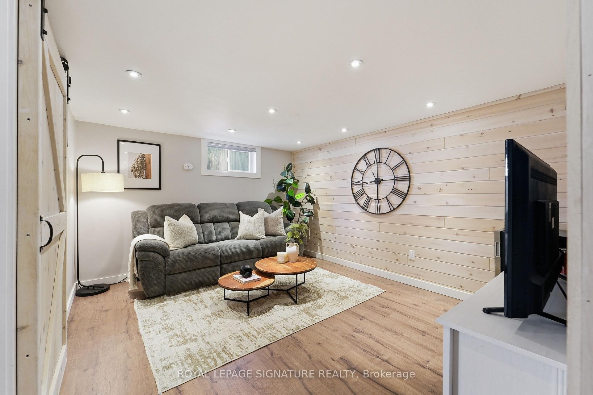 









33


Cochrane

Drive,
Toronto,




ON
M8Z 3Z4

