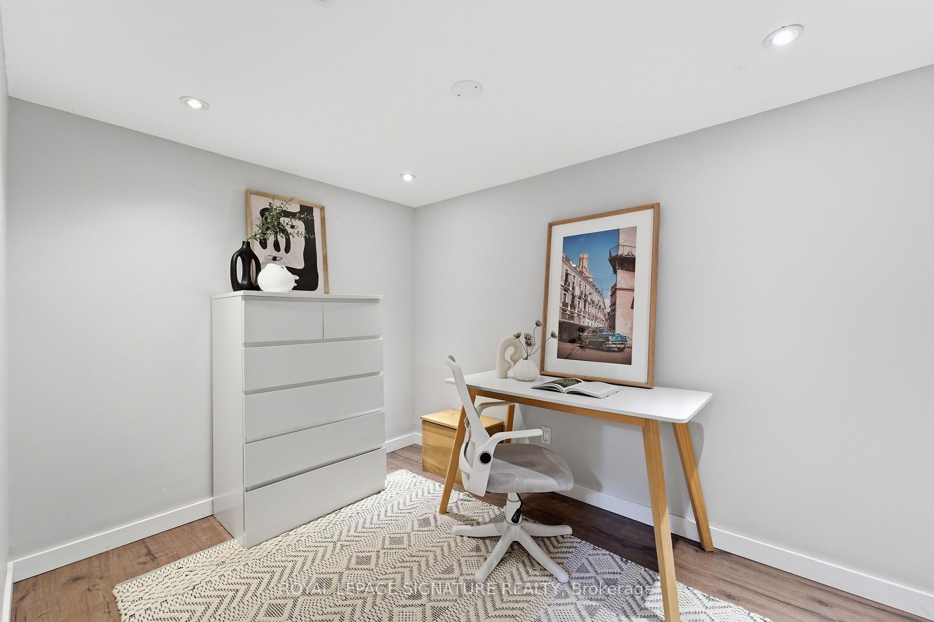 









33


Cochrane

Drive,
Toronto,




ON
M8Z 3Z4

