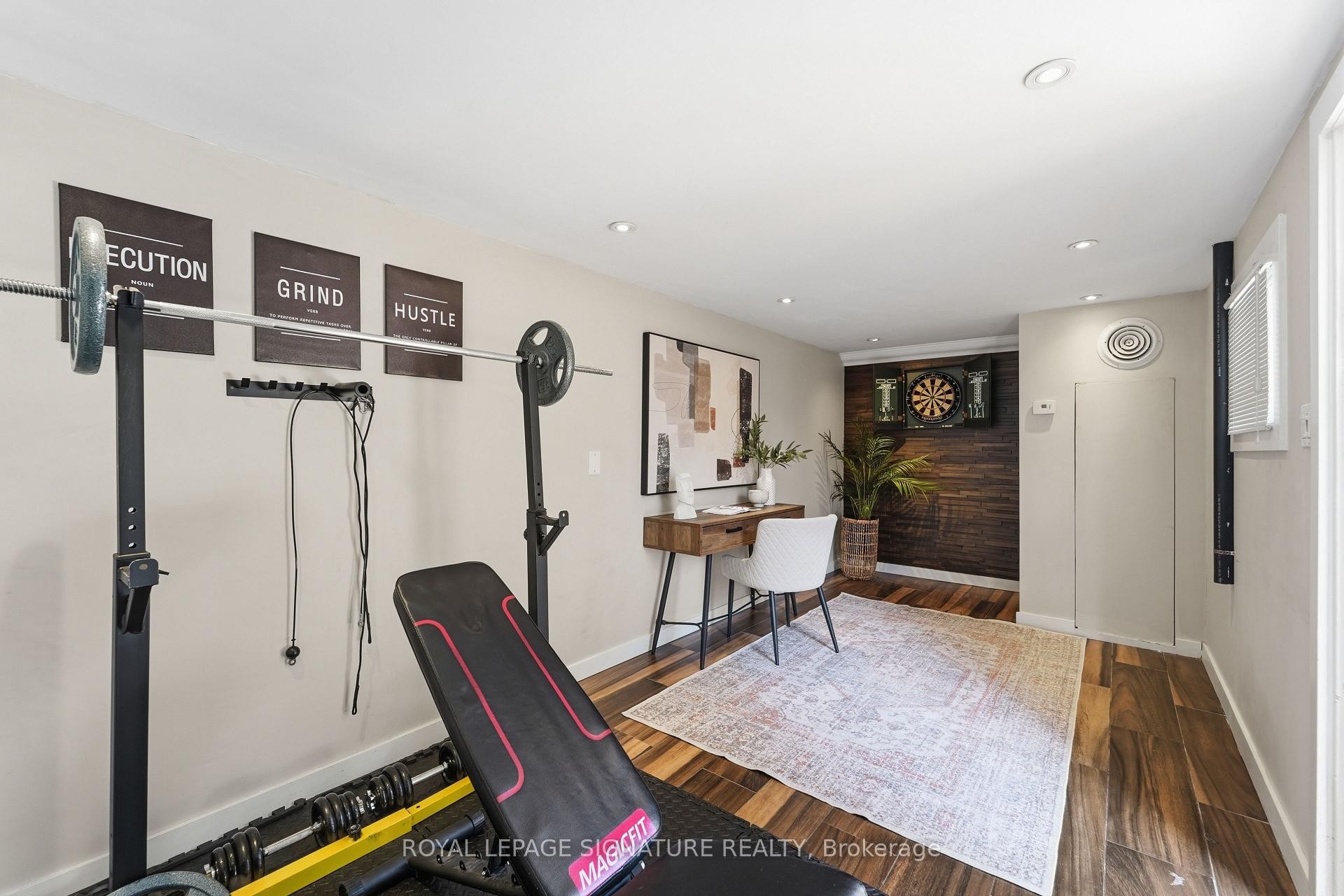 









33


Cochrane

Drive,
Toronto,




ON
M8Z 3Z4

