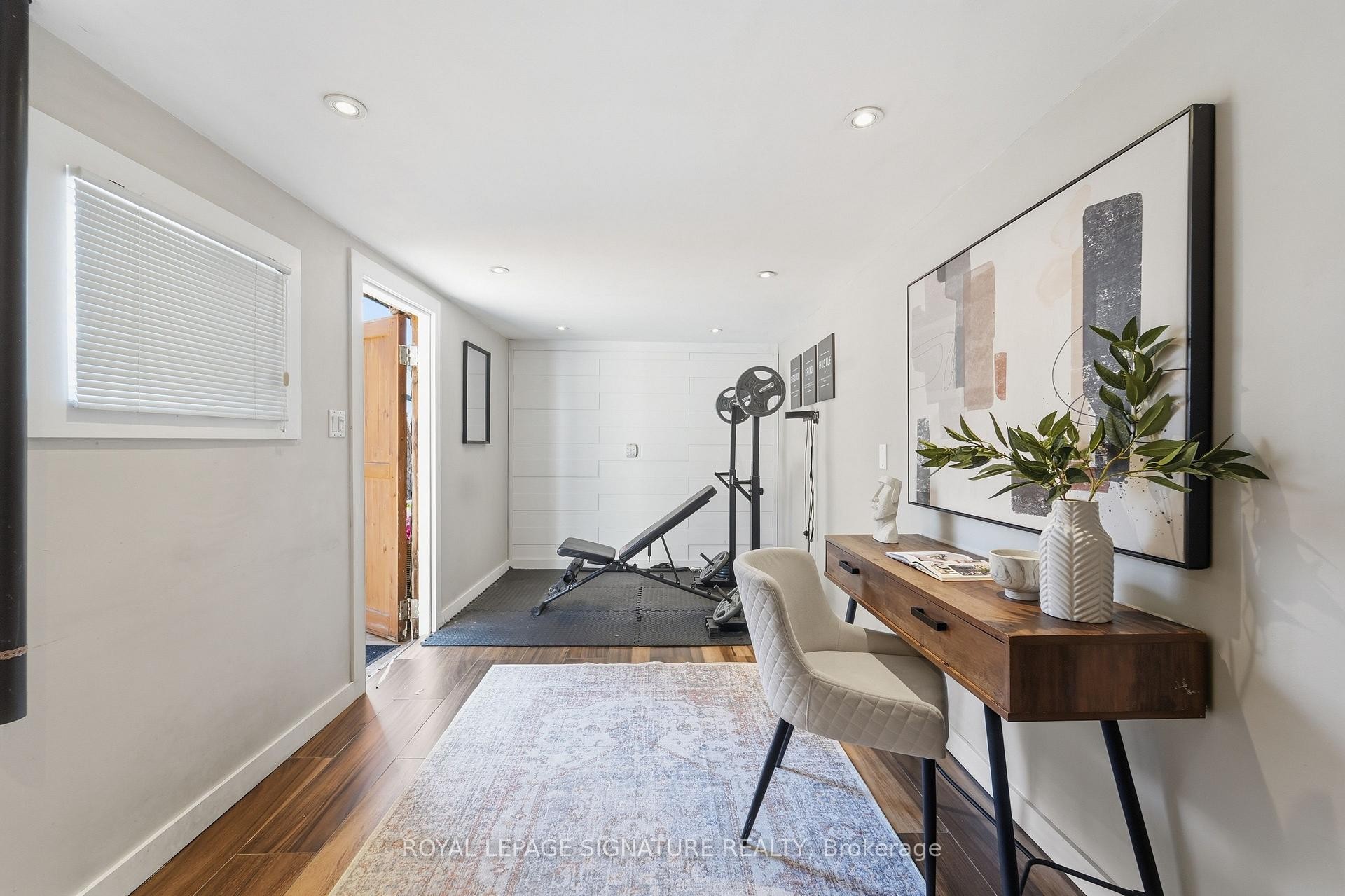 









33


Cochrane

Drive,
Toronto,




ON
M8Z 3Z4

