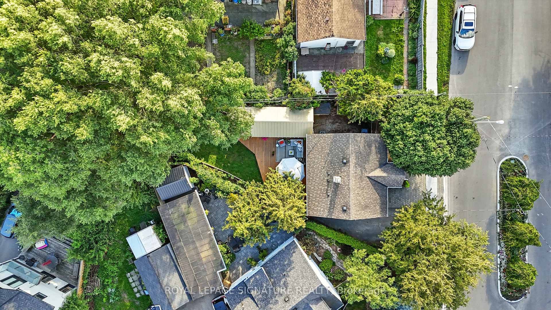 









33


Cochrane

Drive,
Toronto,




ON
M8Z 3Z4

