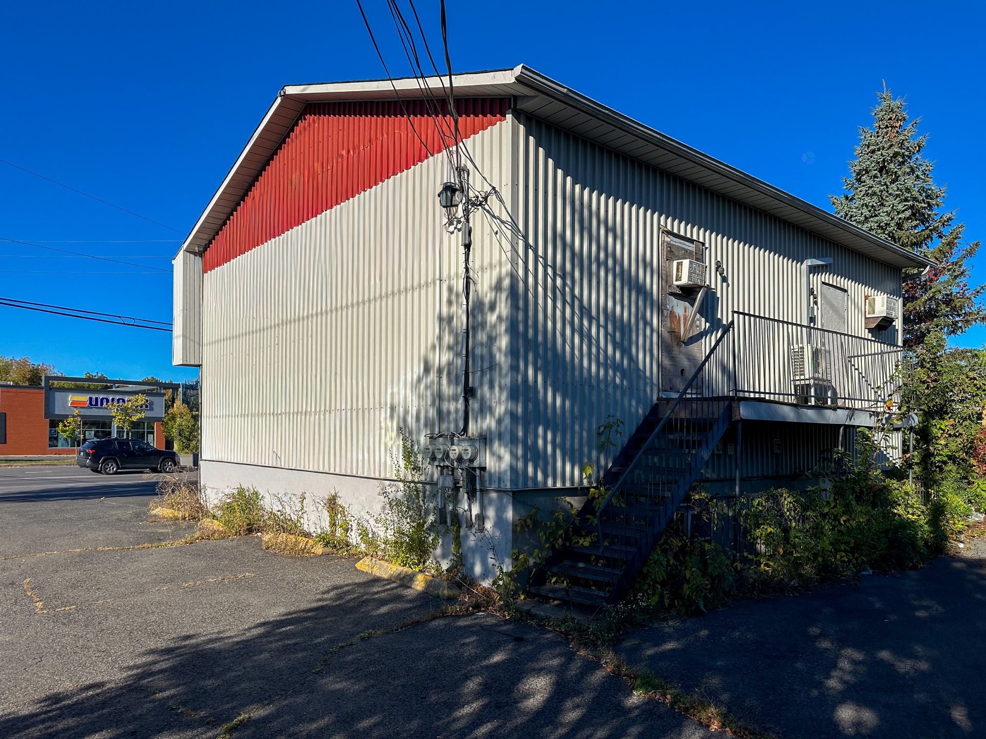 









5400


Grande Allée

,
Longueuil (Saint-Hubert),




QC
J3Y1A4

