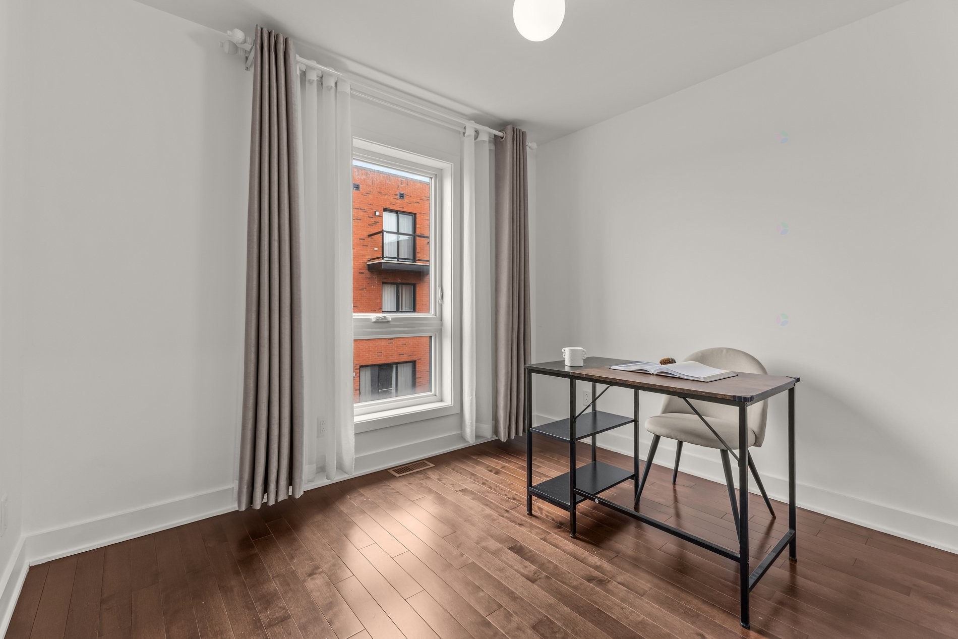 









2116


Rue Pigeon

,
Montréal (LaSalle),




QC
H8N1A6

