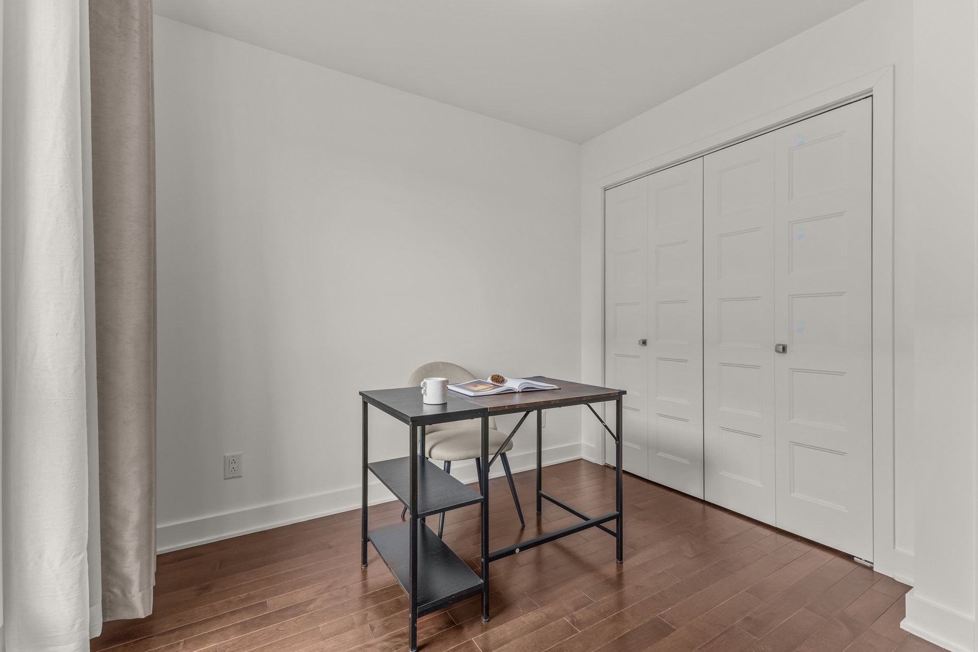 









2116


Rue Pigeon

,
Montréal (LaSalle),




QC
H8N1A6

