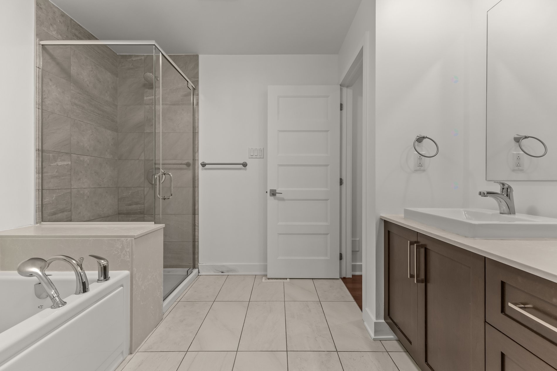 









2116


Rue Pigeon

,
Montréal (LaSalle),




QC
H8N1A6

