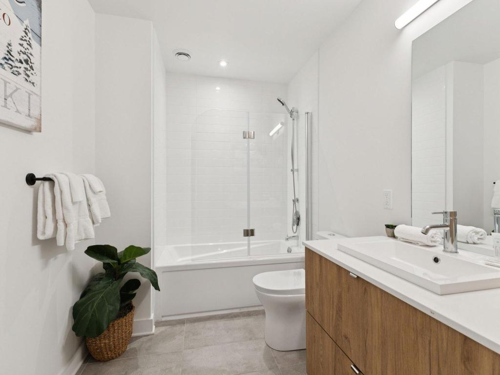 









3005


Allée du Valais

, 201,
Mont-Tremblant,




QC
J8E1C6

