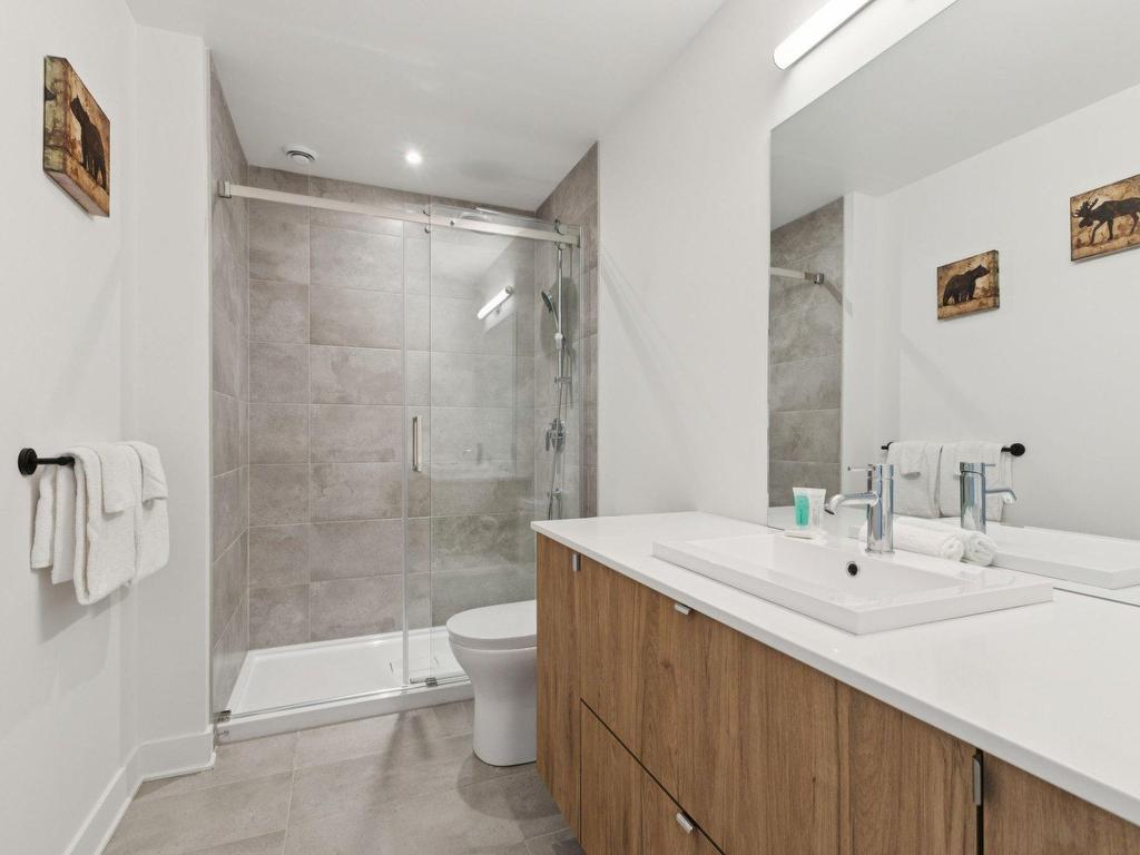 









3005


Allée du Valais

, 201,
Mont-Tremblant,




QC
J8E1C6

