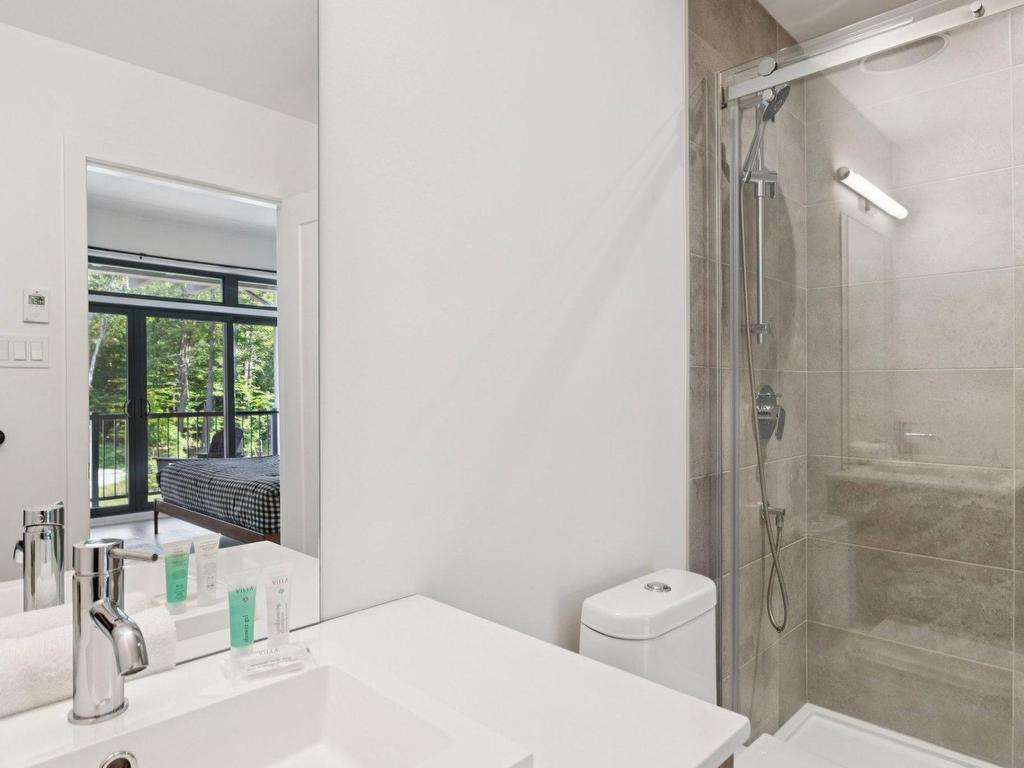 









3005


Allée du Valais

, 201,
Mont-Tremblant,




QC
J8E1C6

