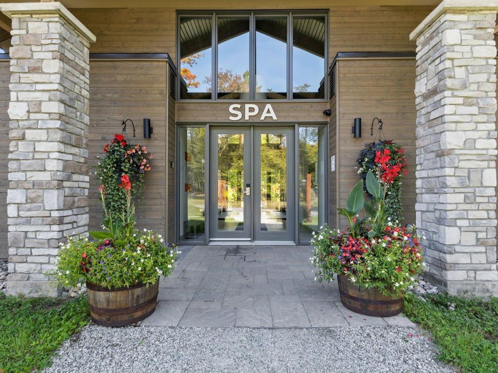 









3005


Allée du Valais

, 201,
Mont-Tremblant,




QC
J8E1C6

