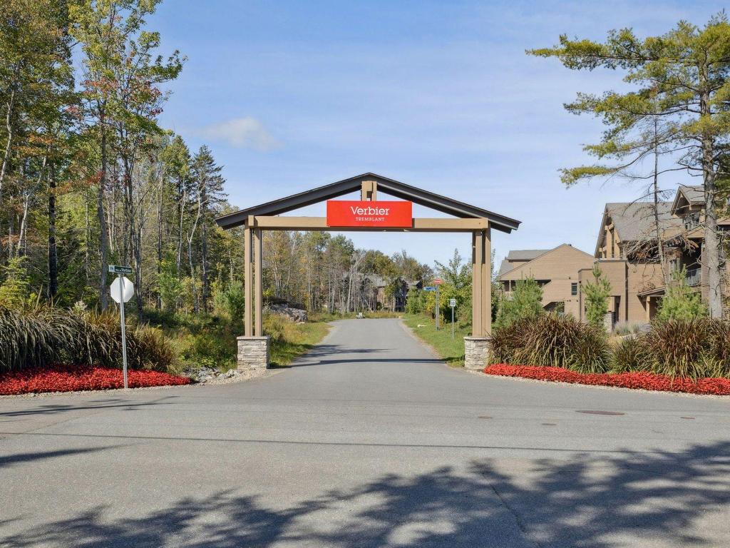 









3005


Allée du Valais

, 201,
Mont-Tremblant,




QC
J8E1C6

