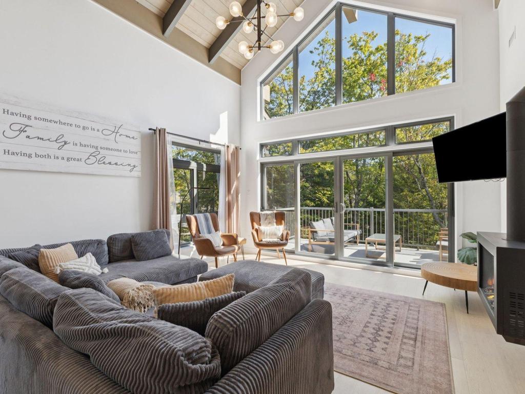 









3005


Allée du Valais

, 201,
Mont-Tremblant,




QC
J8E1C6

