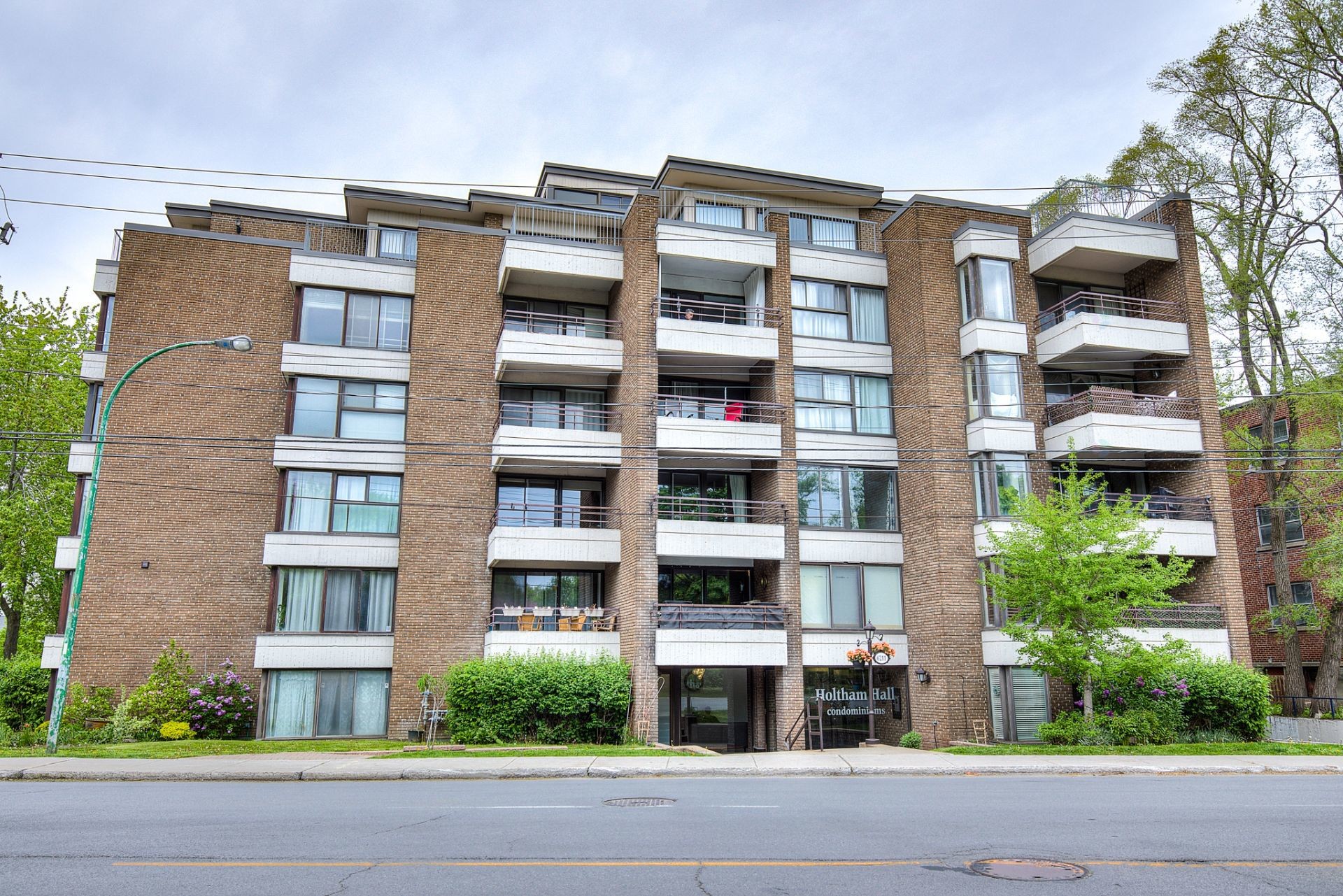 









6211


Ch. de la Côte-St-Luc

, 306,
Hampstead,




QC
H3X2H2

