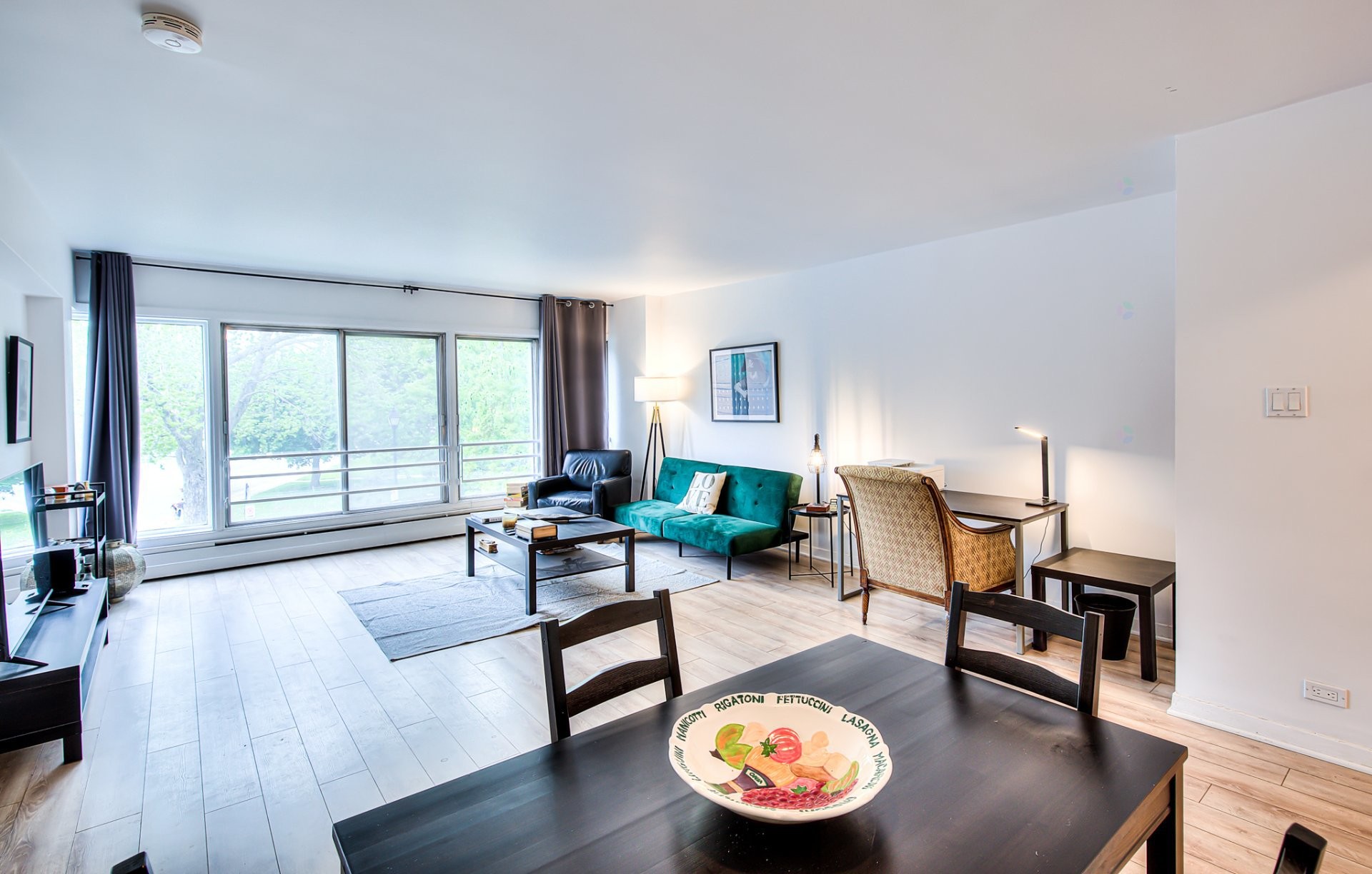 









6211


Ch. de la Côte-St-Luc

, 306,
Hampstead,




QC
H3X2H2

