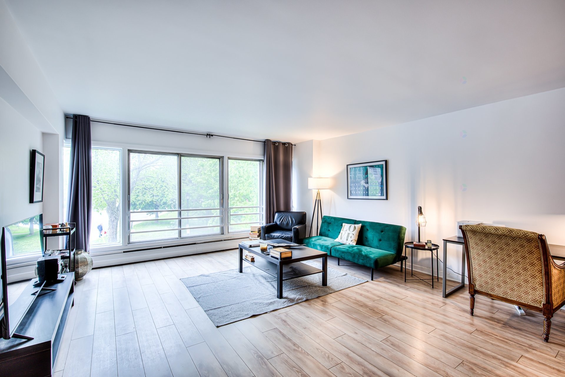 









6211


Ch. de la Côte-St-Luc

, 306,
Hampstead,




QC
H3X2H2

