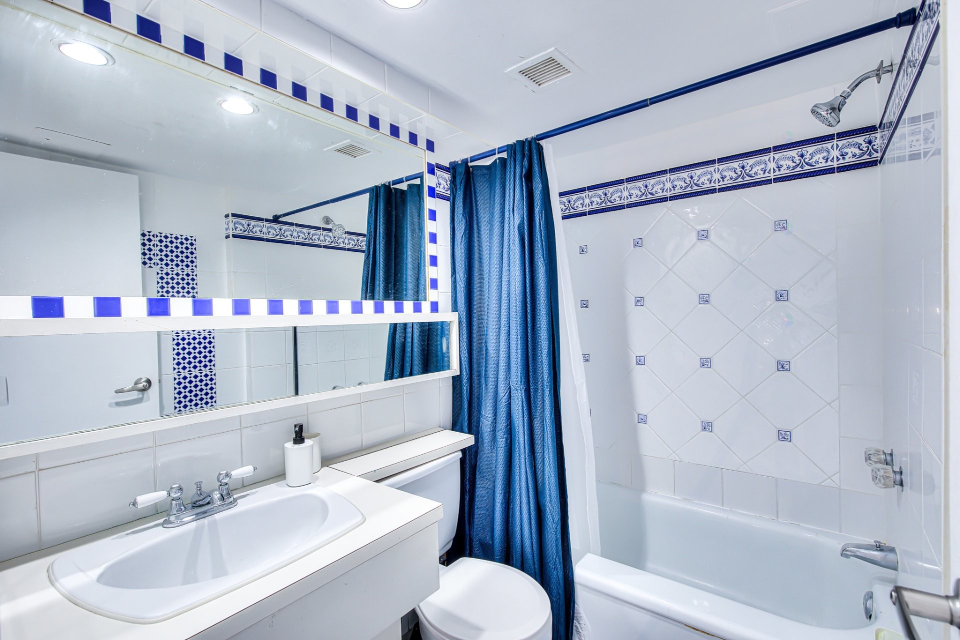 









6211


Ch. de la Côte-St-Luc

, 306,
Hampstead,




QC
H3X2H2

