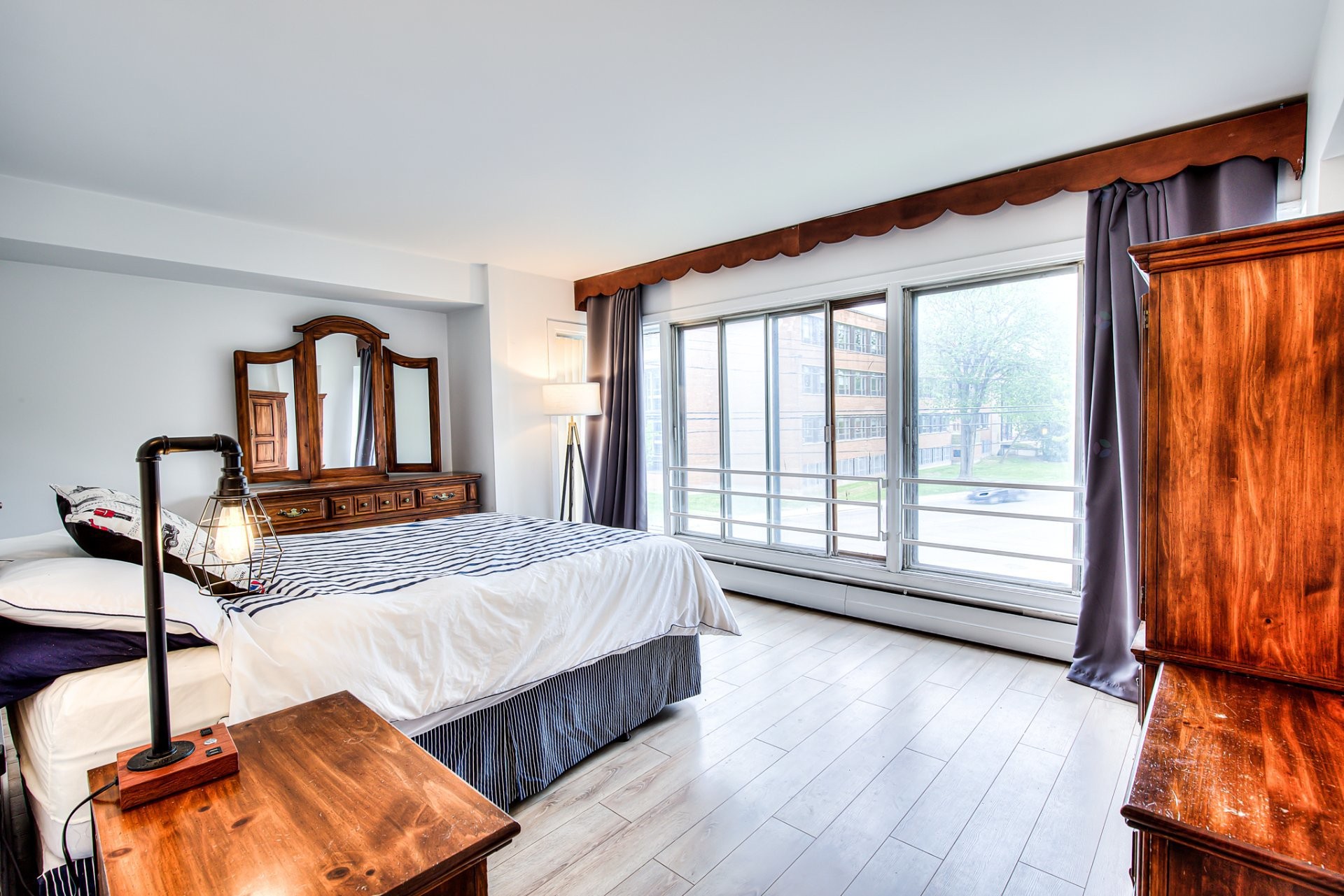 









6211


Ch. de la Côte-St-Luc

, 306,
Hampstead,




QC
H3X2H2

