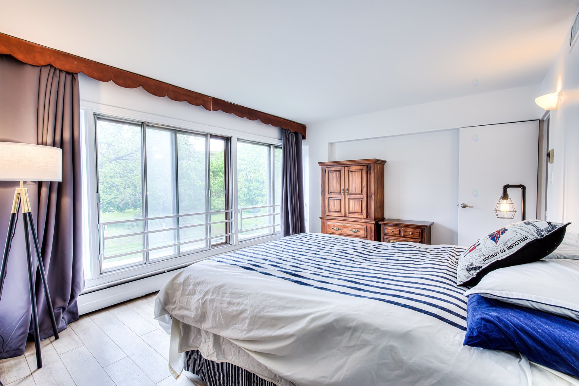 









6211


Ch. de la Côte-St-Luc

, 306,
Hampstead,




QC
H3X2H2

