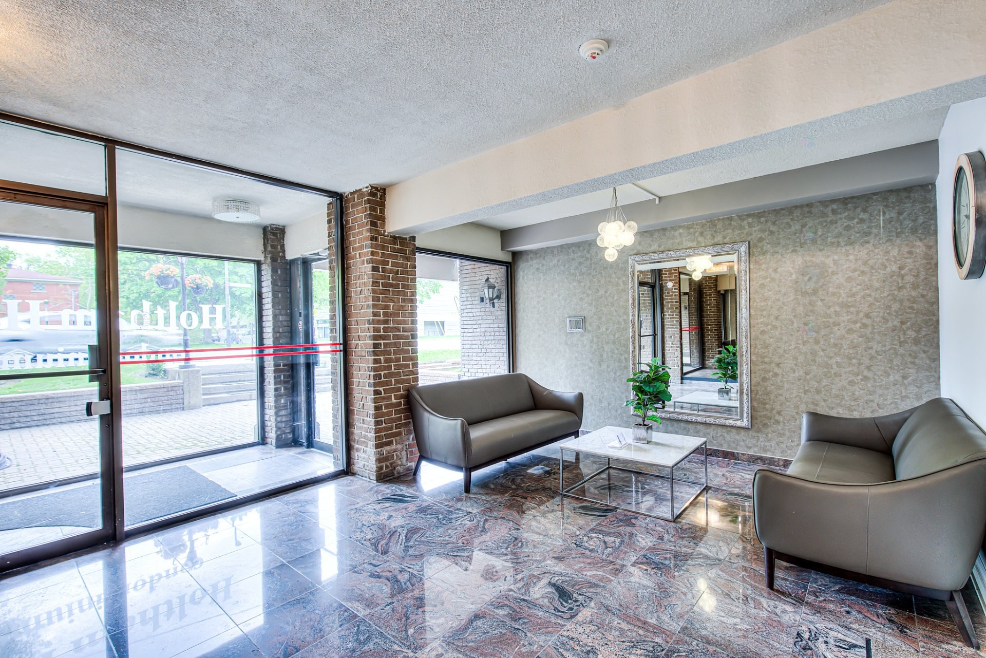 









6211


Ch. de la Côte-St-Luc

, 306,
Hampstead,




QC
H3X2H2

