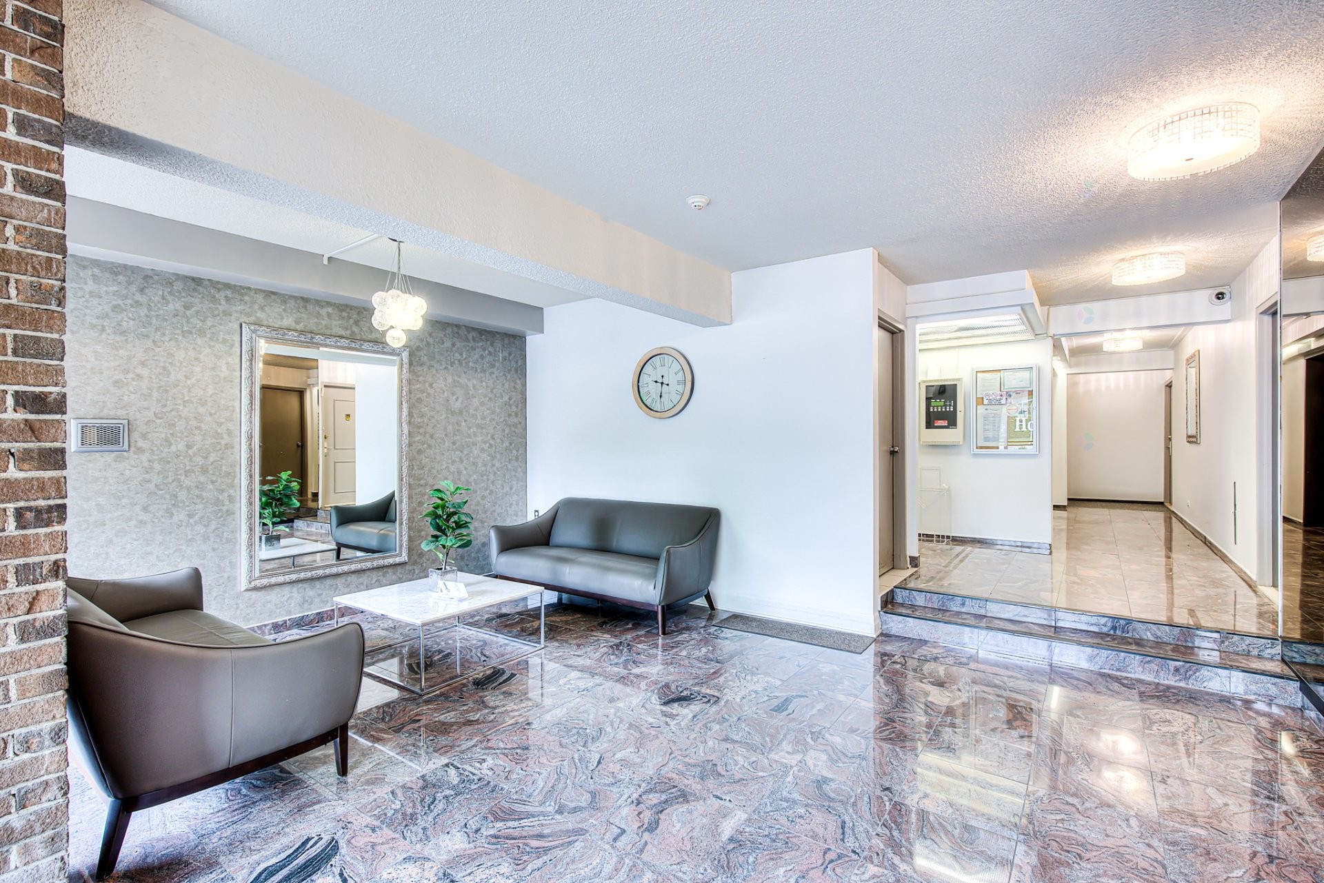 









6211


Ch. de la Côte-St-Luc

, 306,
Hampstead,




QC
H3X2H2

