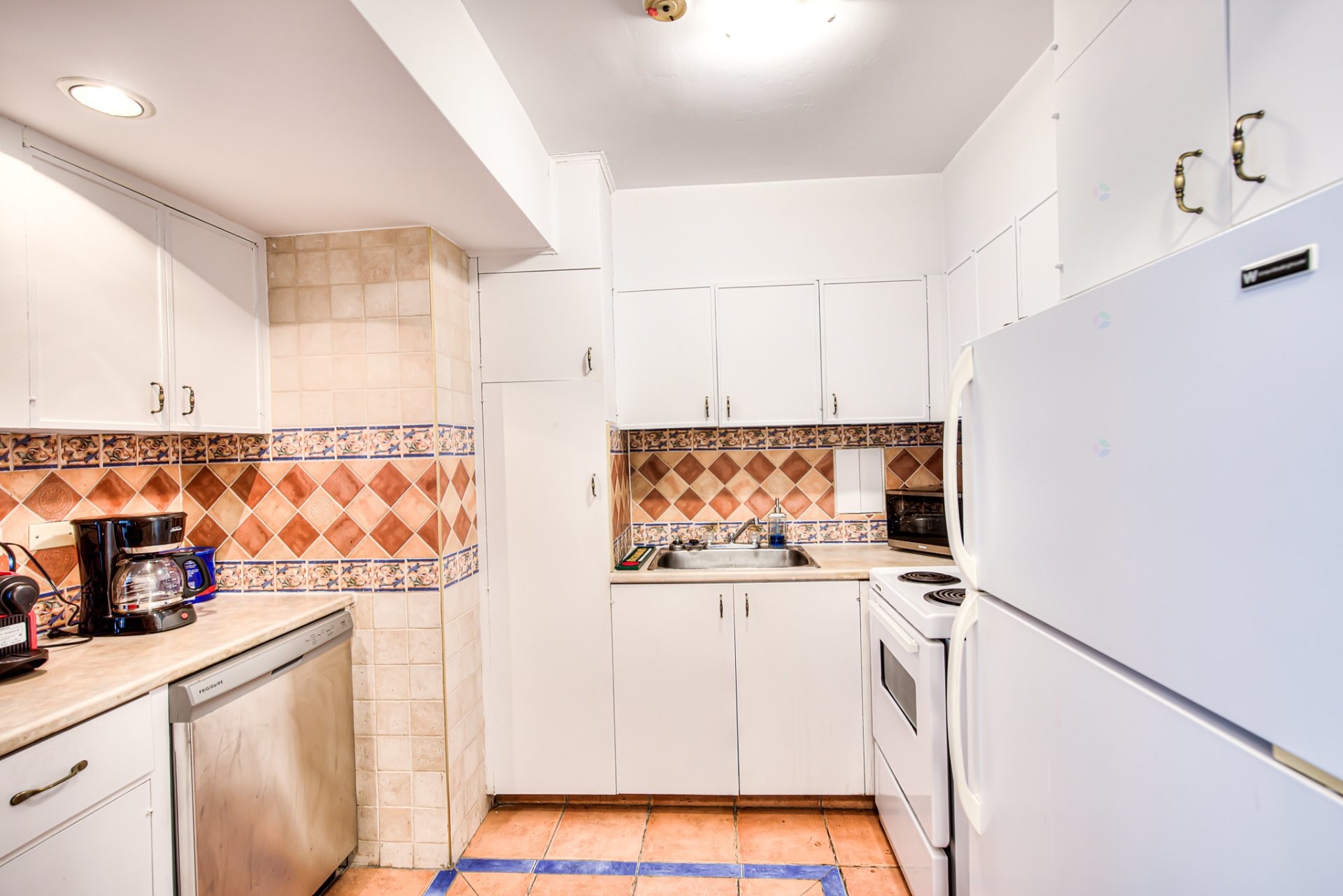 









6211


Ch. de la Côte-St-Luc

, 306,
Hampstead,




QC
H3X2H2

