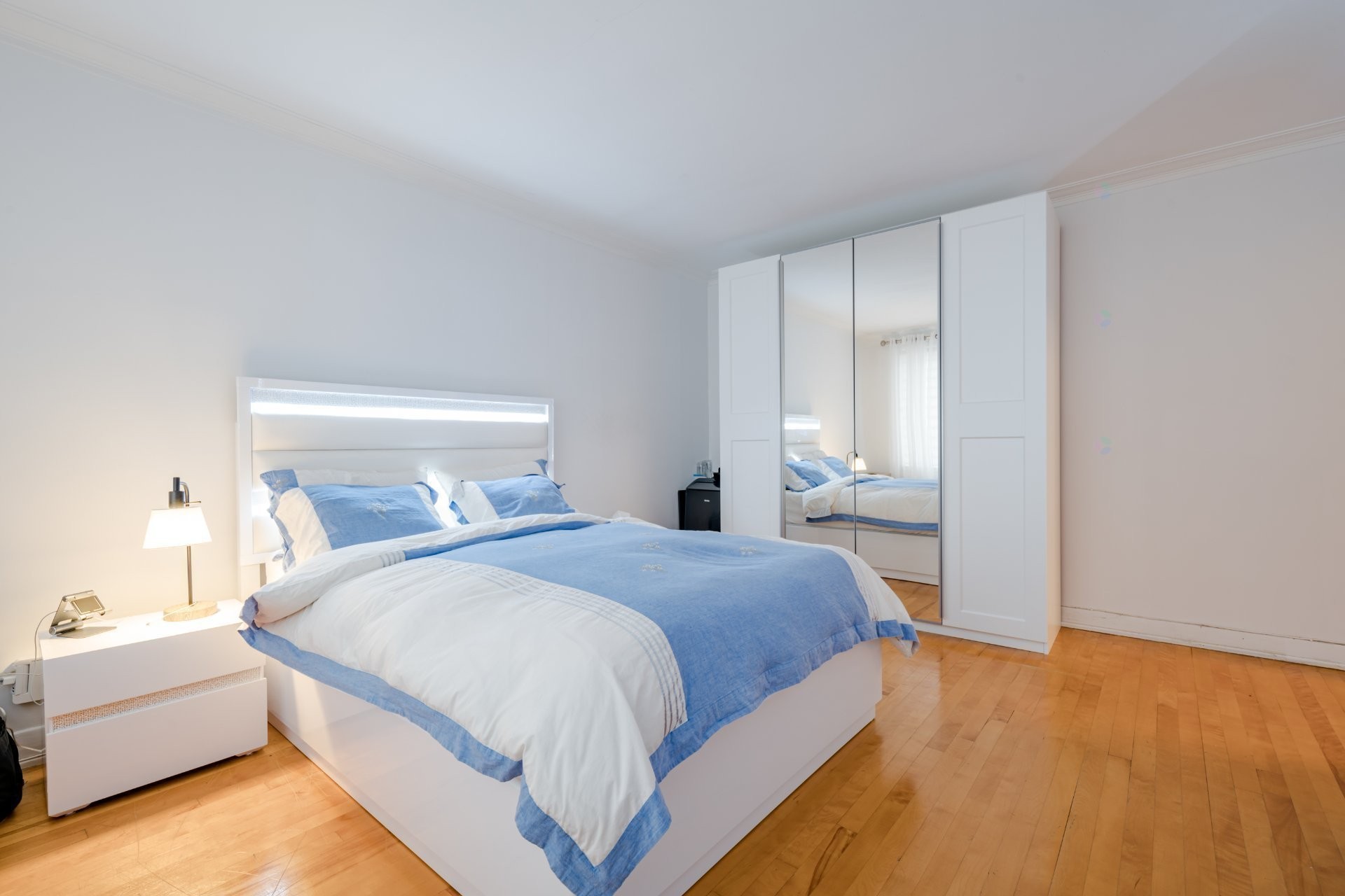 









2146


Ch. de Dunkirk

,
Mont-Royal,




QC
H3R3K7

