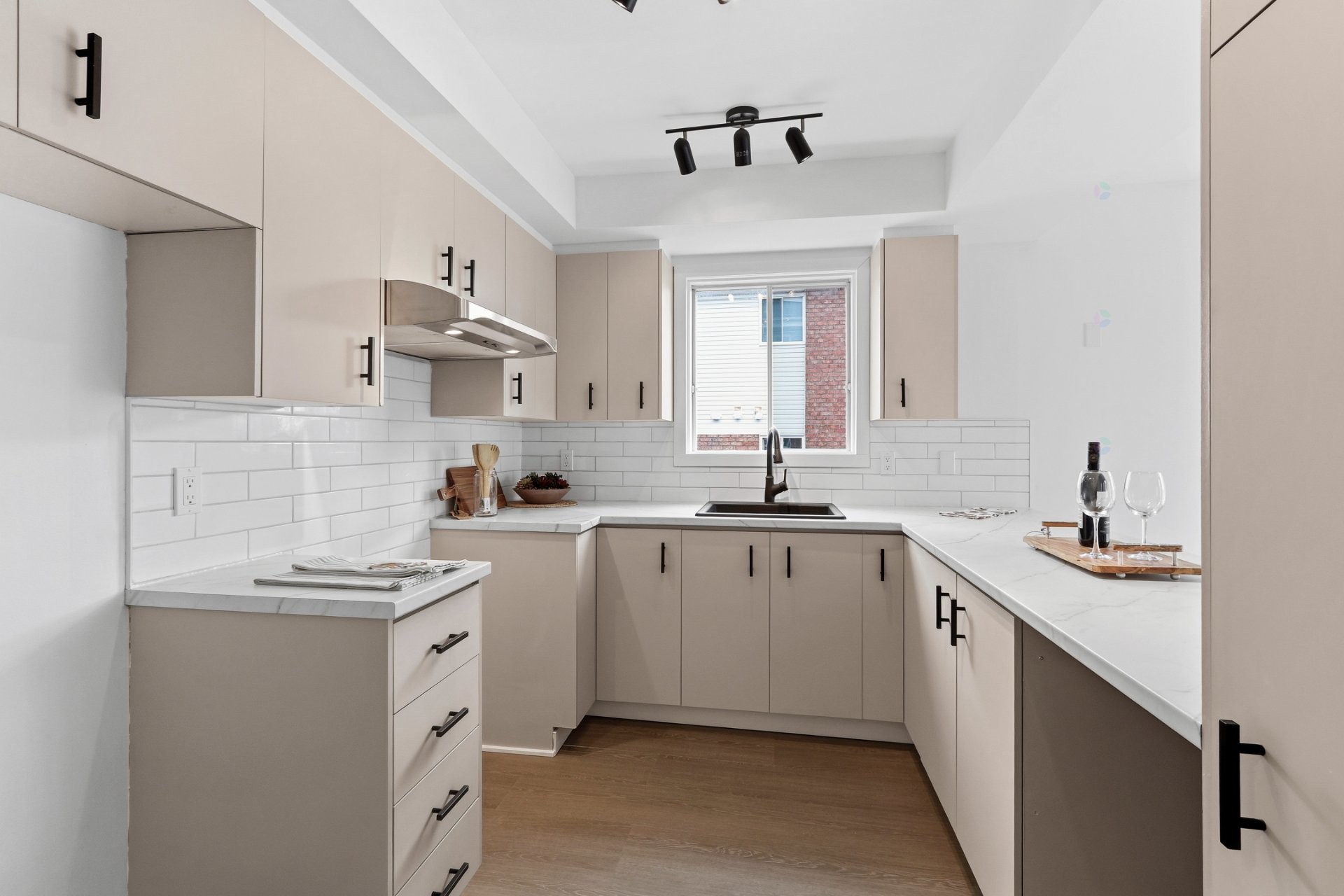 









112


Rue Richelieu

, 4,
Châteauguay,




QC
J6K5C3

