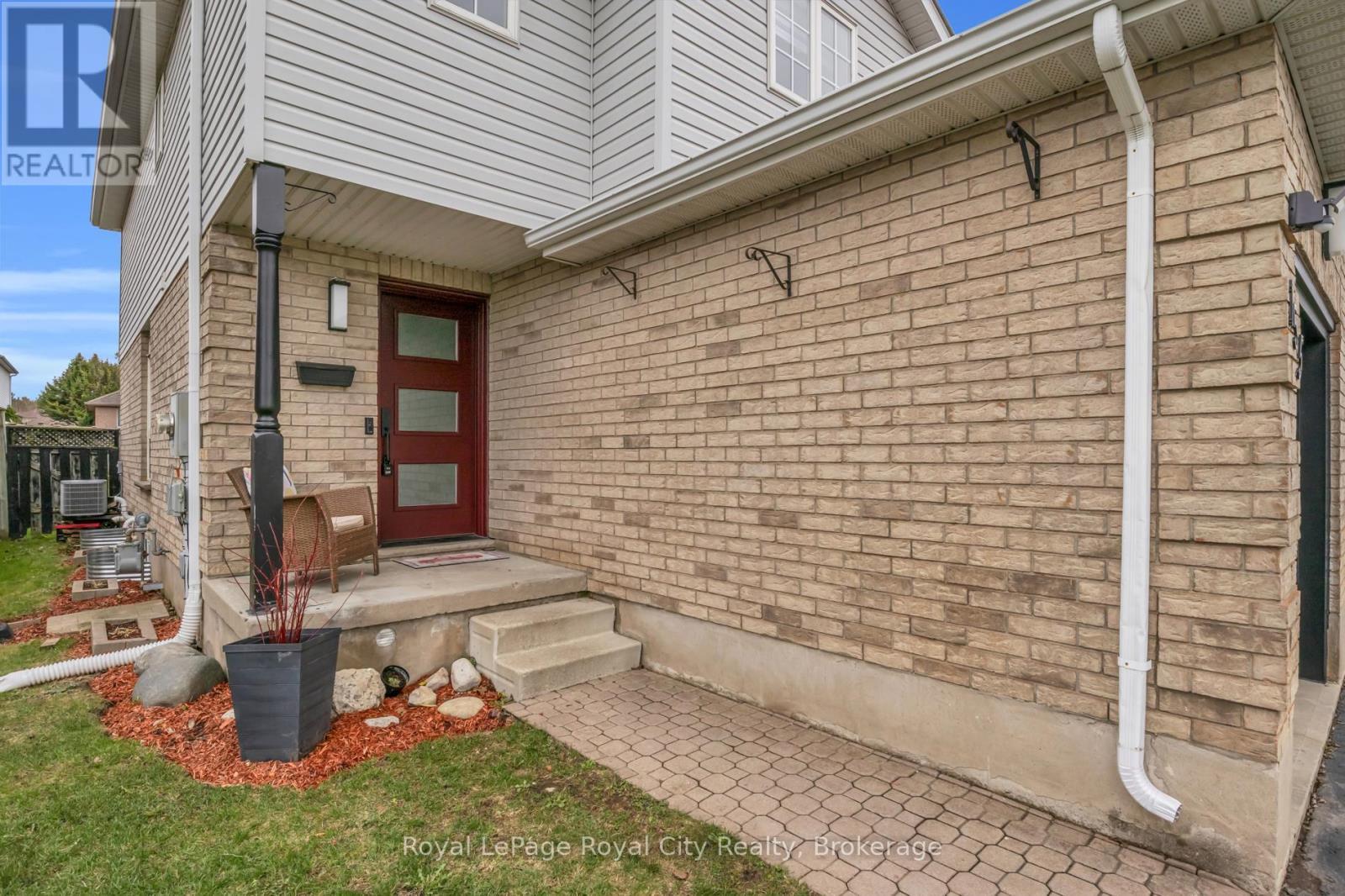 












155 STEPHANIE DRIVE

,
Guelph (Willow West/Sugarbush/West Acres),




Ontario
N1K1X7

