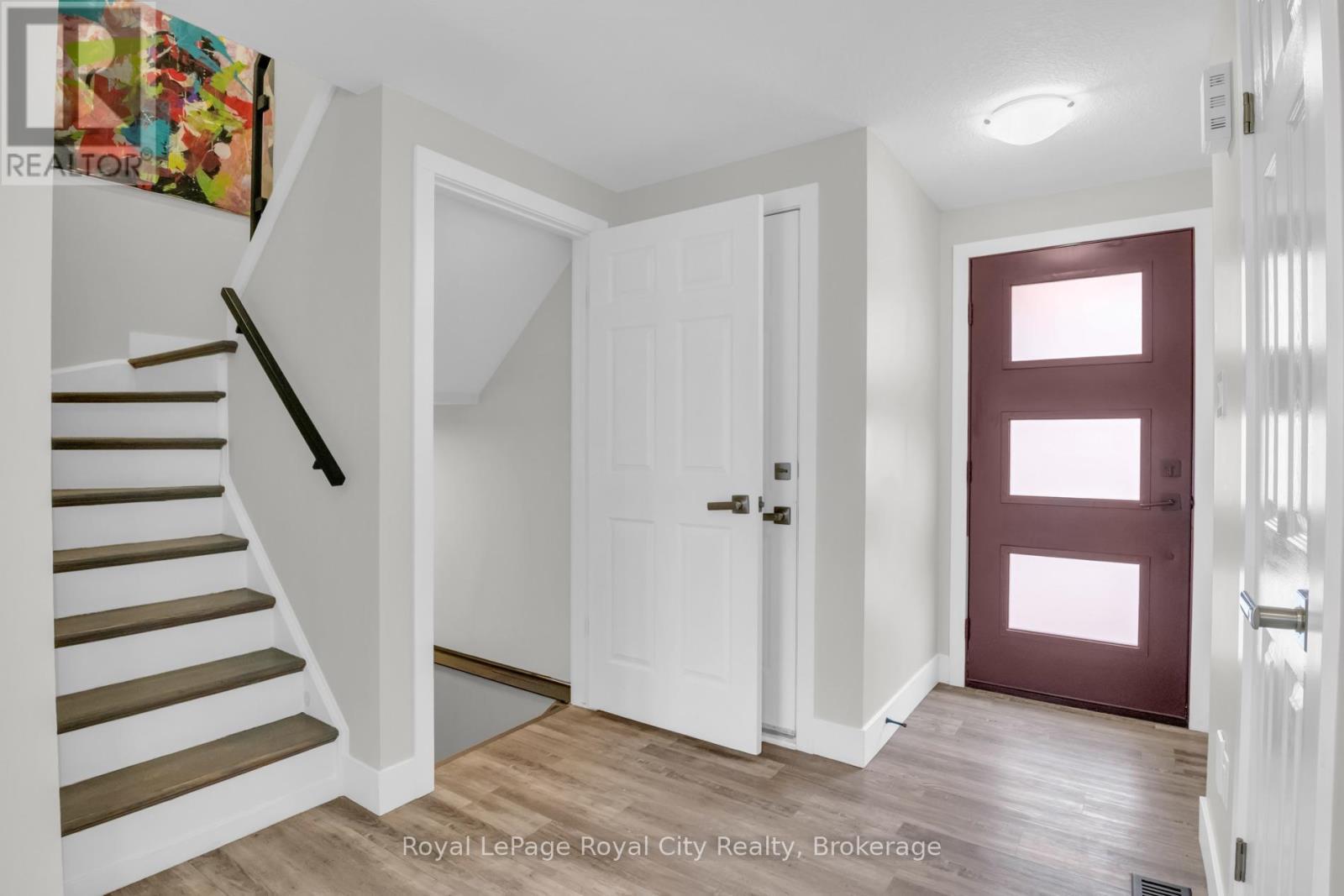 












155 STEPHANIE DRIVE

,
Guelph (Willow West/Sugarbush/West Acres),




Ontario
N1K1X7

